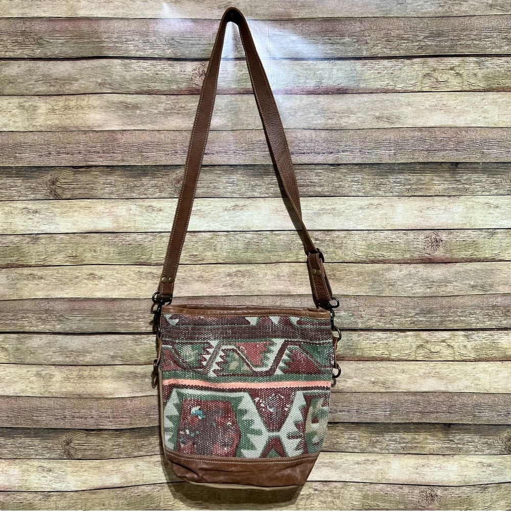 Myra B Nez Perce Shoulder Bag - Picture 2 of 9